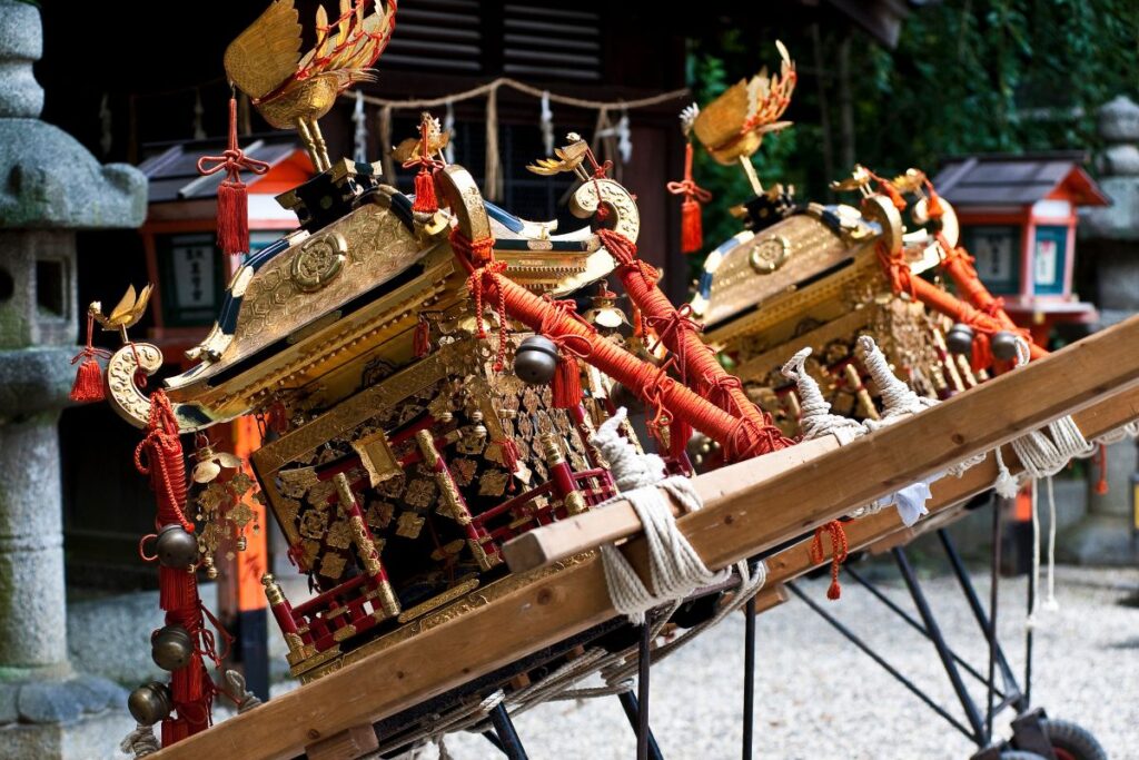 秋祭りや神社の例大祭に行く