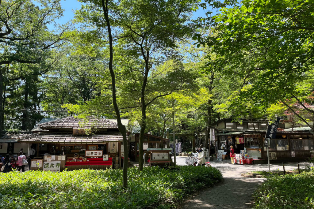 神代植物公園の「深大寺門」近くのお蕎麦屋さん(玉乃屋と松葉茶屋)