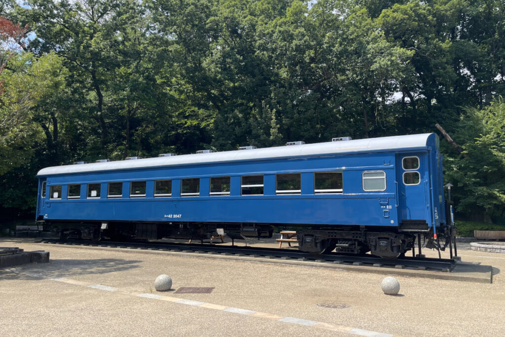 生田緑地のスハ42型客車