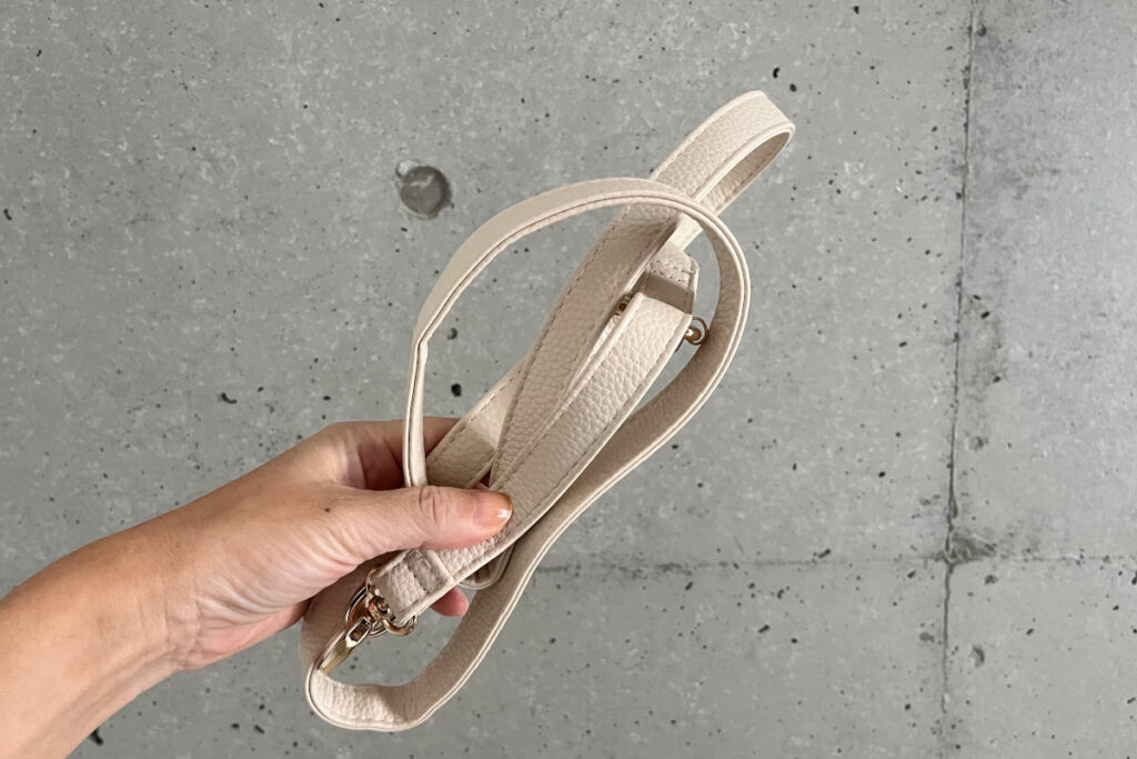 斜めかけ用のストラップ