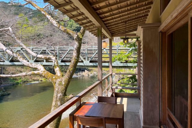 青梅・澤乃井が運営する川沿いカフェ「CAFE雫」で癒しの時間