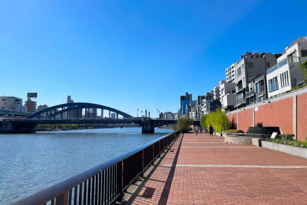 水辺を歩きながら浅草から蔵前へ