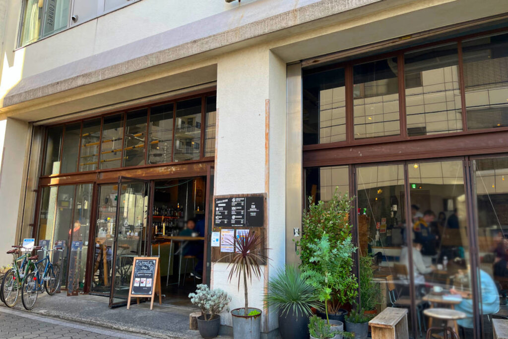 Nui. HOSTEL & BAR LOUNGE