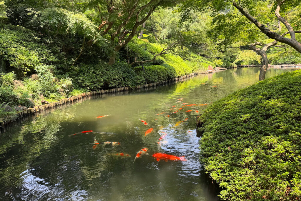 八芳園