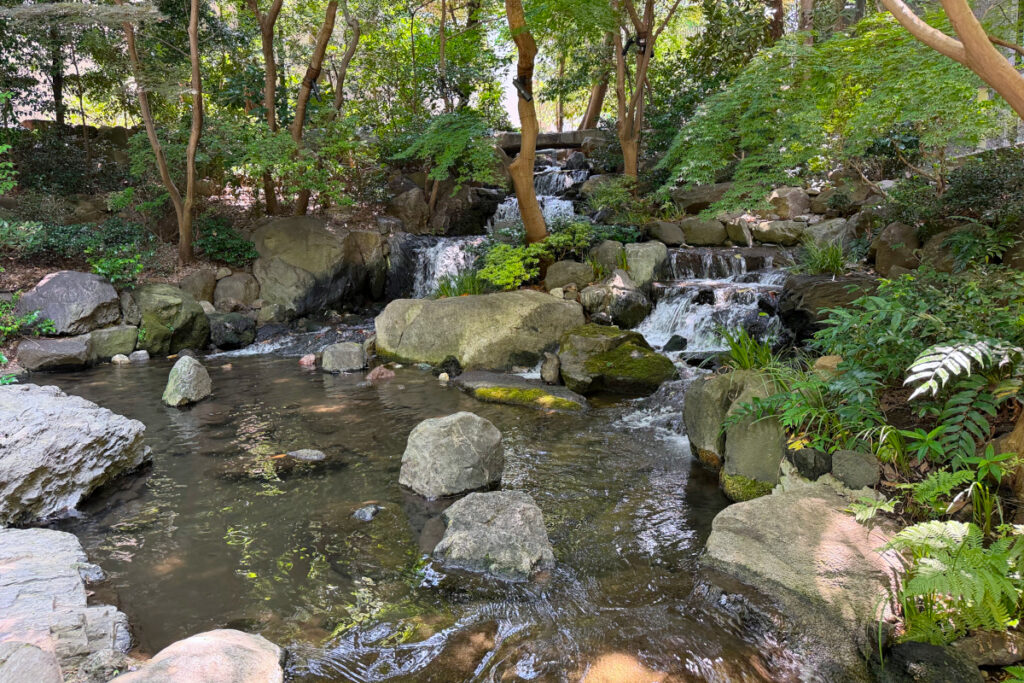 八芳園