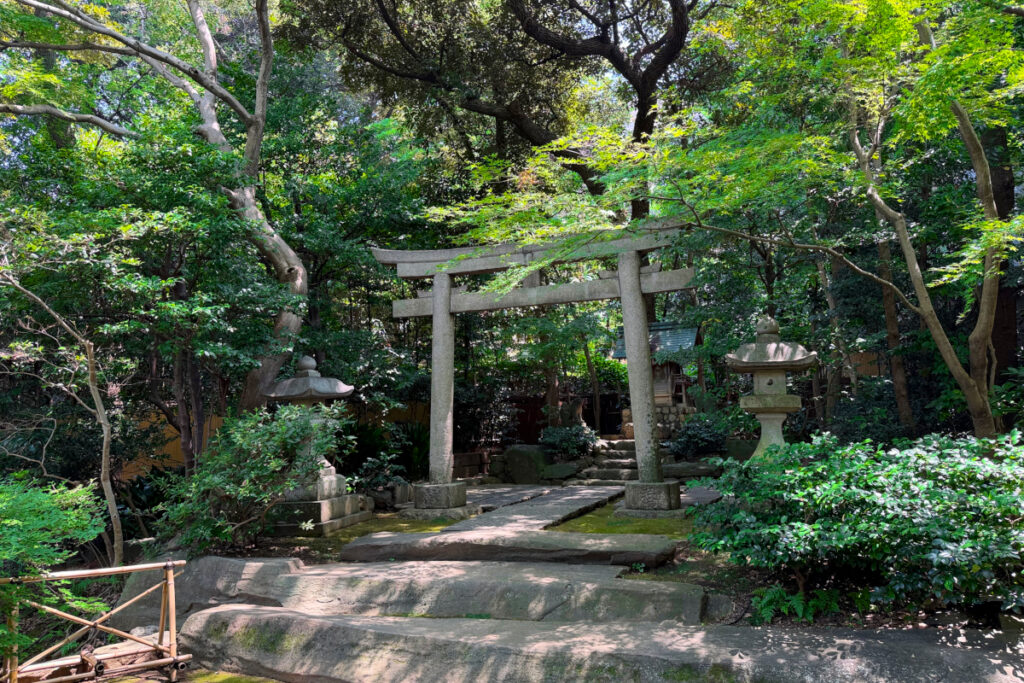 八芳園