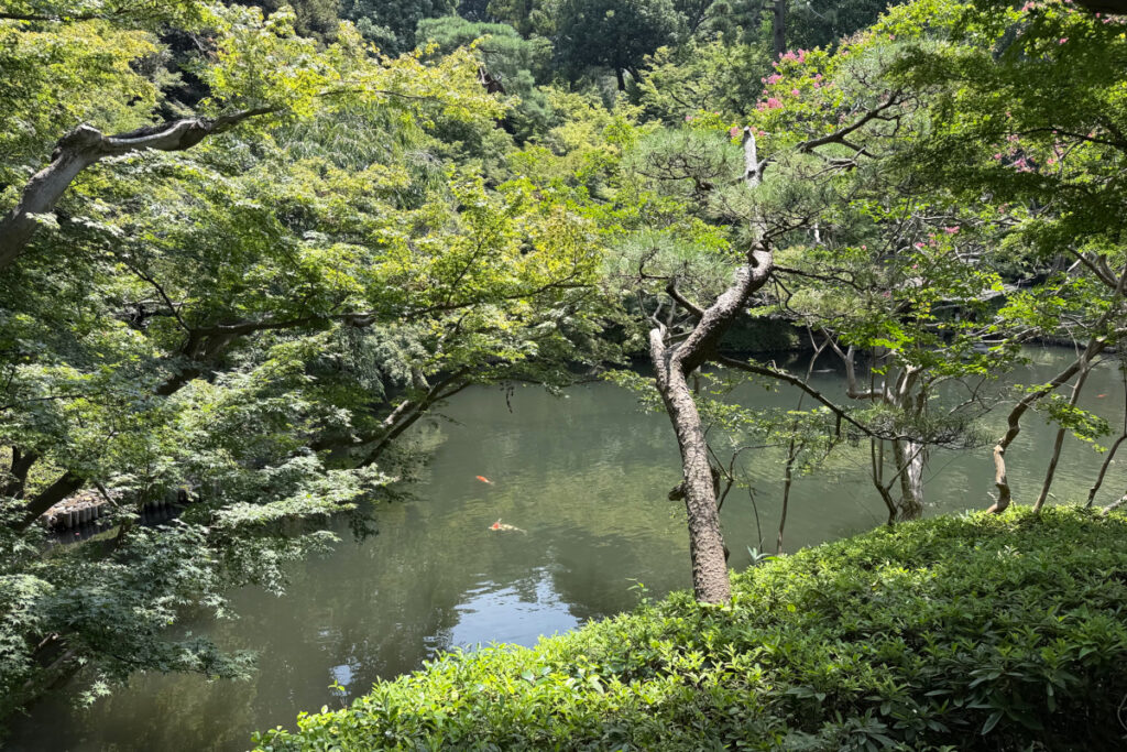 八芳園