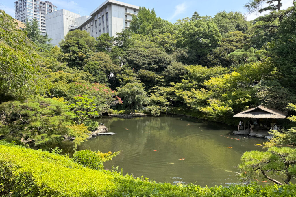 八芳園