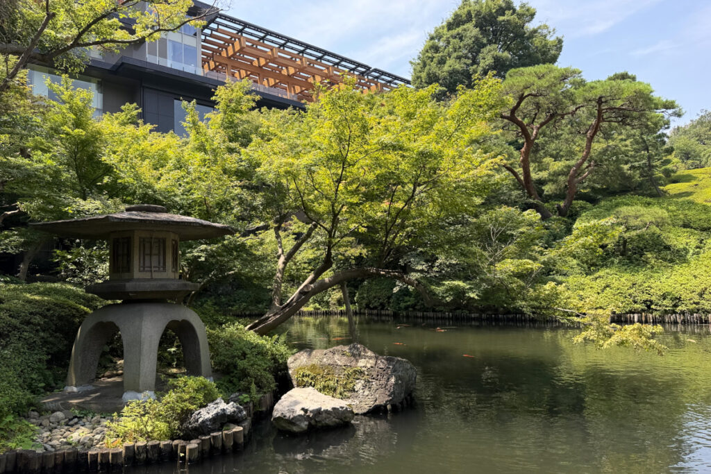 八芳園