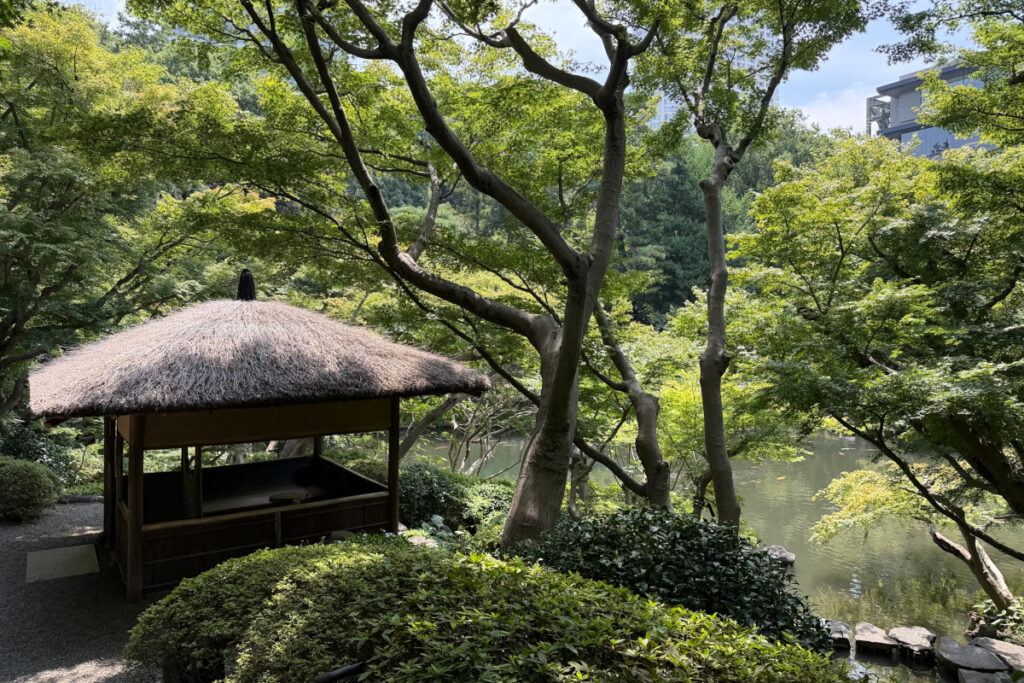 八芳園