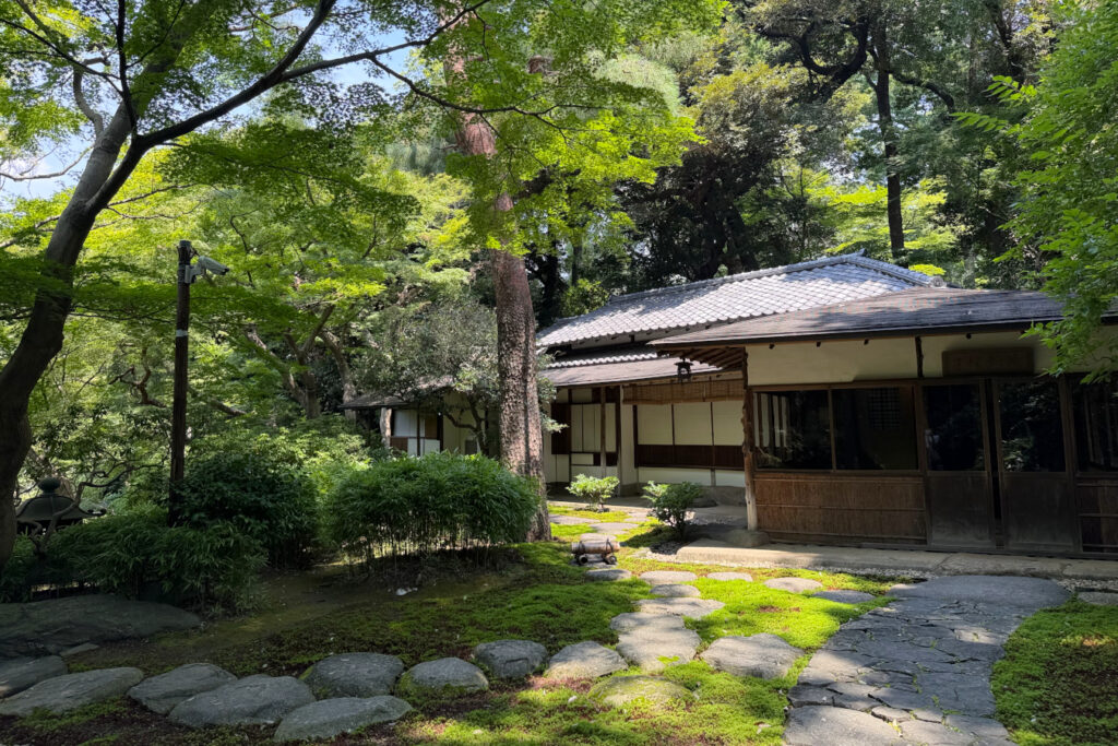 八芳園