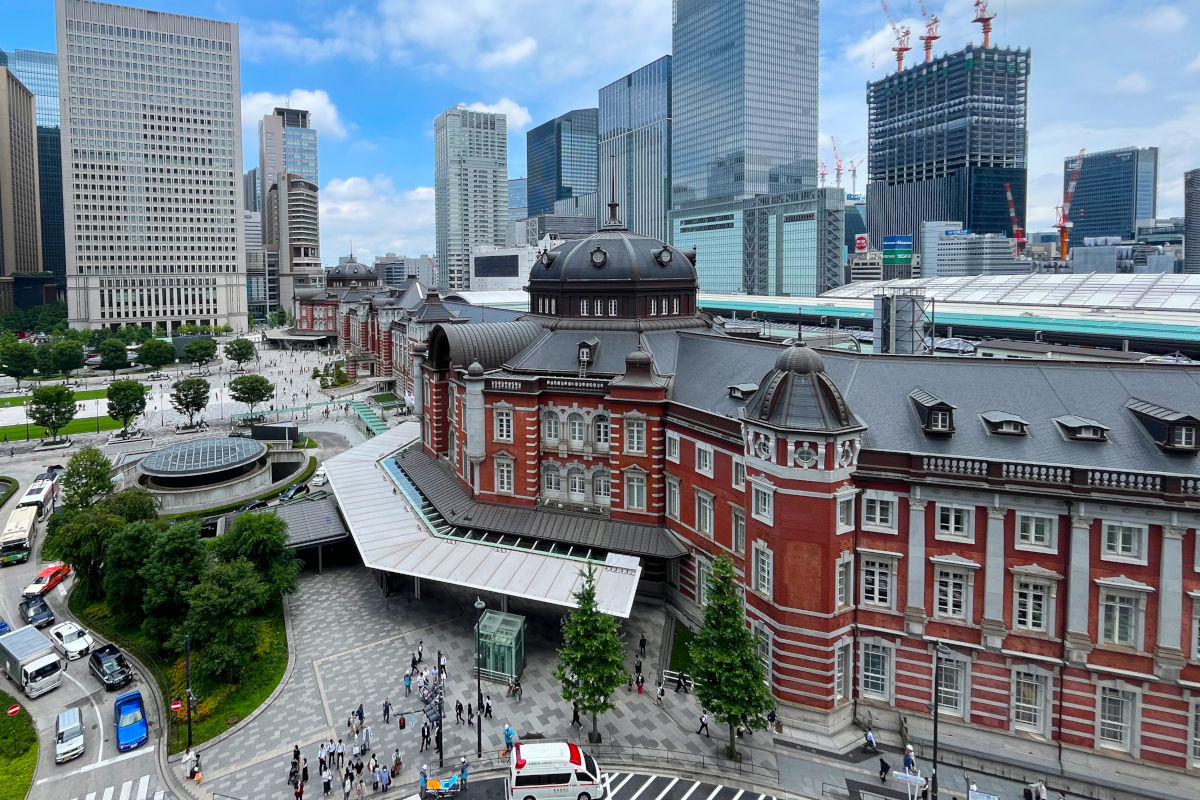 KITTE屋上庭園「KITTEガーデン」から東京駅が見える