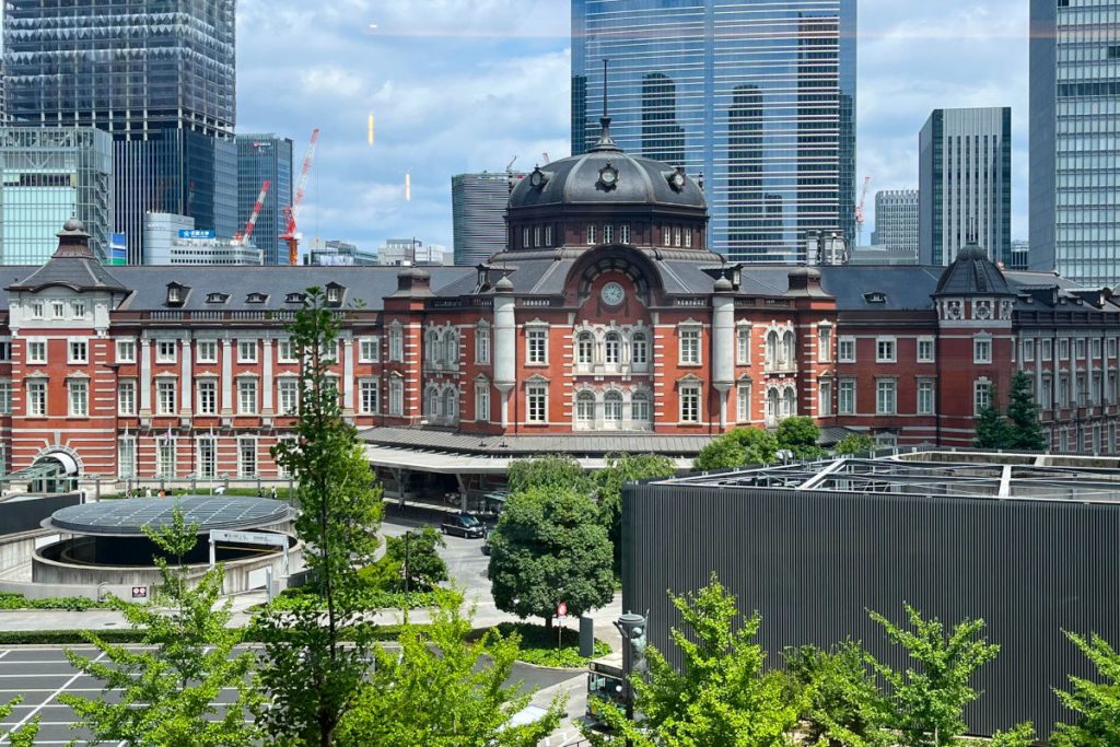 丸ビルのスタバから眺める東京駅